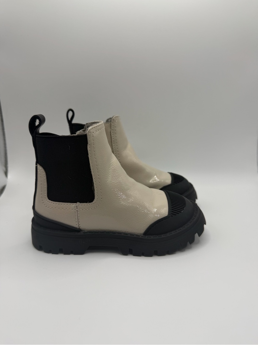 Zara Kids Two-Tone Chelsea Boots in Cream and Black